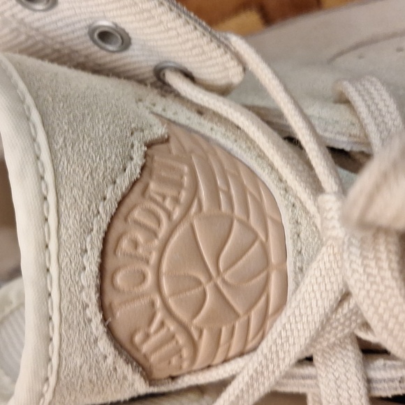 Nike Air Jordan's size 11. Off white. - Picture 4 of 8